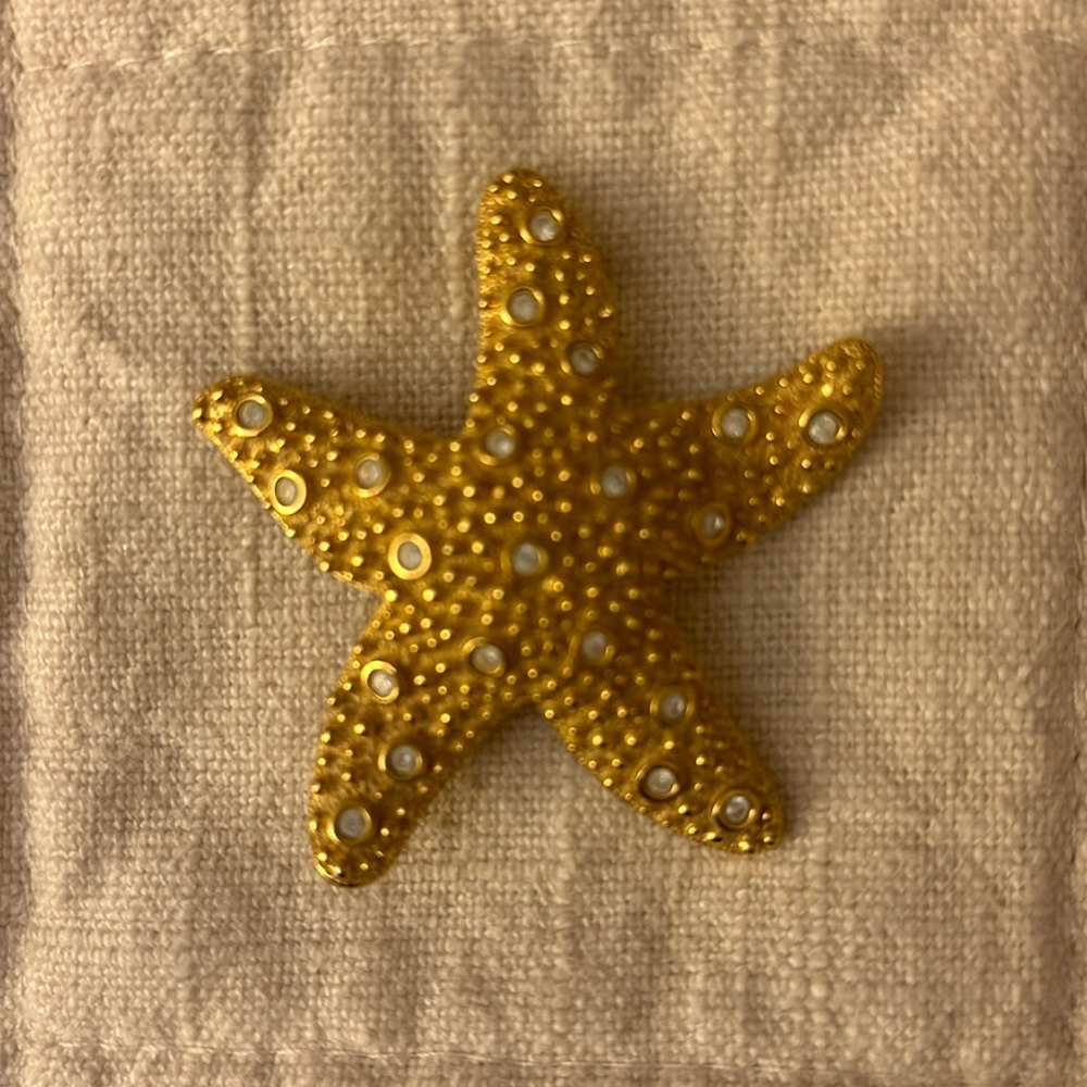 Beautiful Swarovski Crystal Gold Tone Starfish Brooch